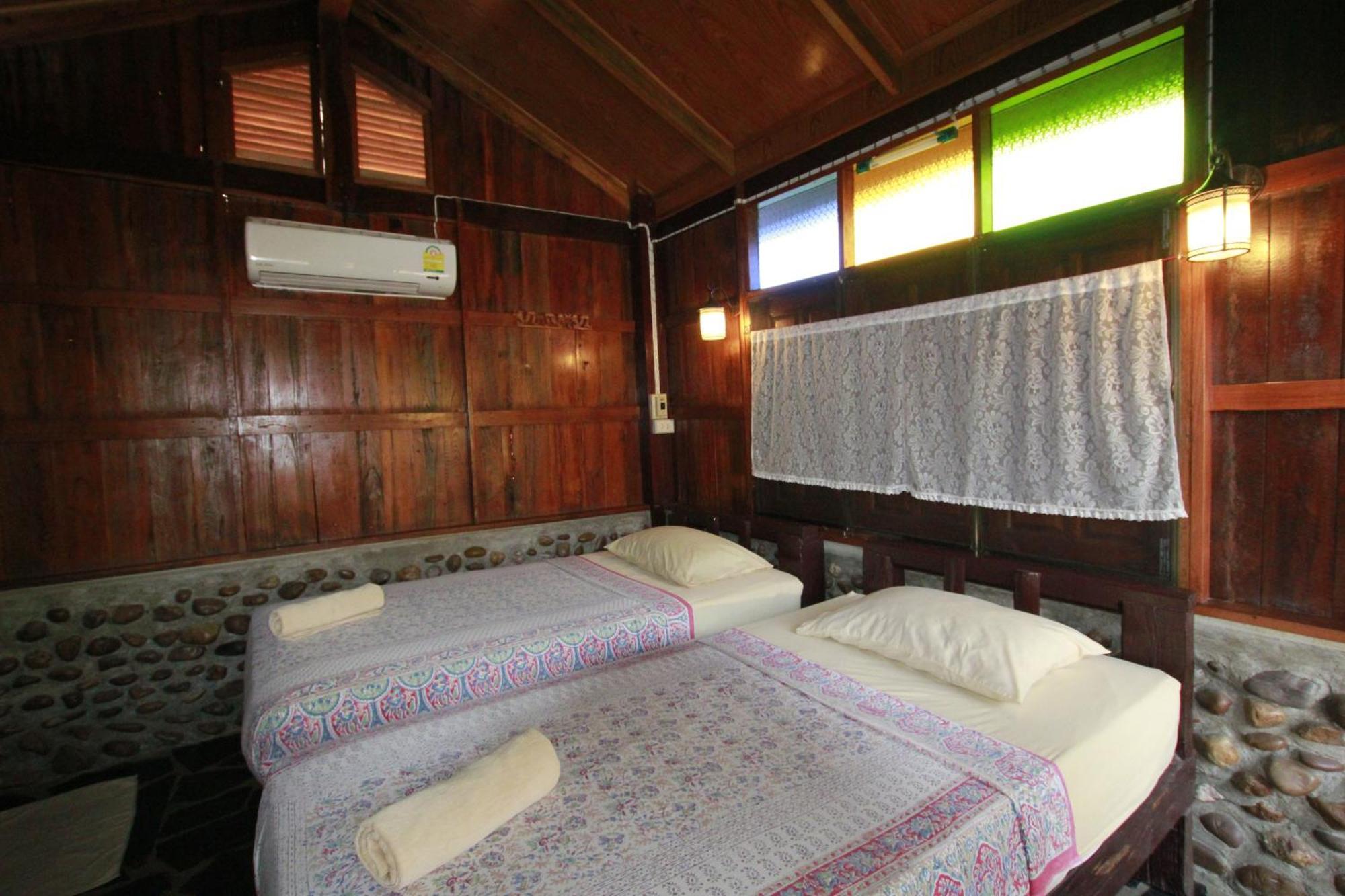 J&J Guesthouse سوكوتايْ الغرفة الصورة