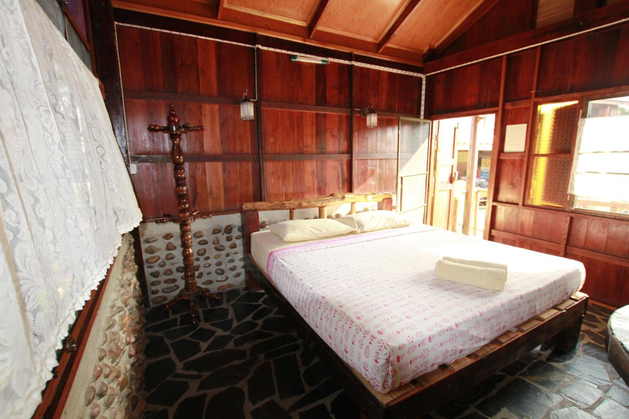 J&J Guesthouse سوكوتايْ الغرفة الصورة